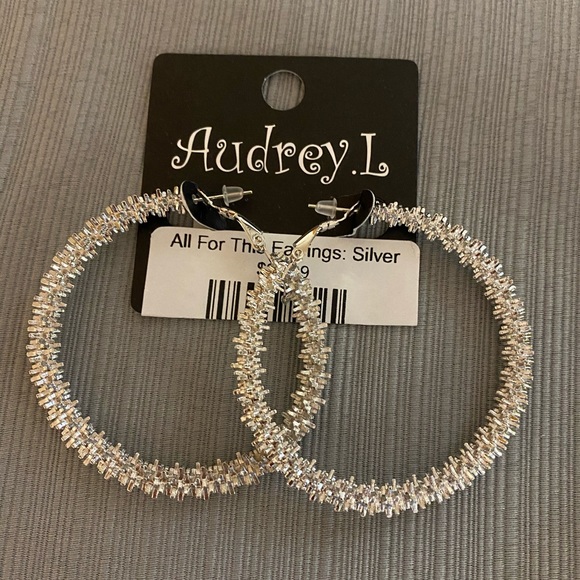 Beautiful studded hoops - Picture 2 of 2